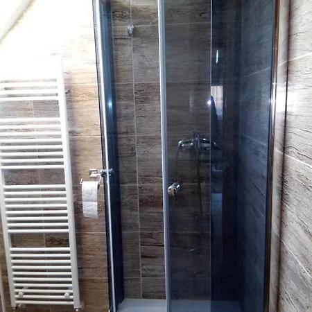 Drevenica Mak Oliver